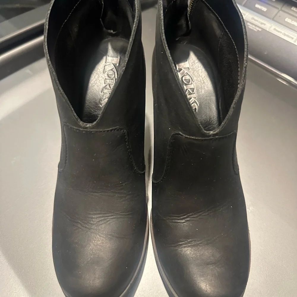 Korks Black Heeled Boots - Picture 3 of 6